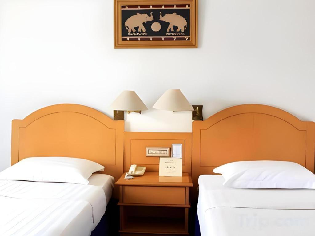 Hotel Marcopolo Bandar Lampung Exteriör bild