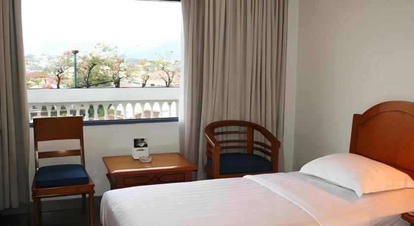 Hotel Marcopolo Bandar Lampung Exteriör bild