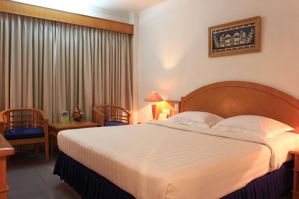 Hotel Marcopolo Bandar Lampung Exteriör bild