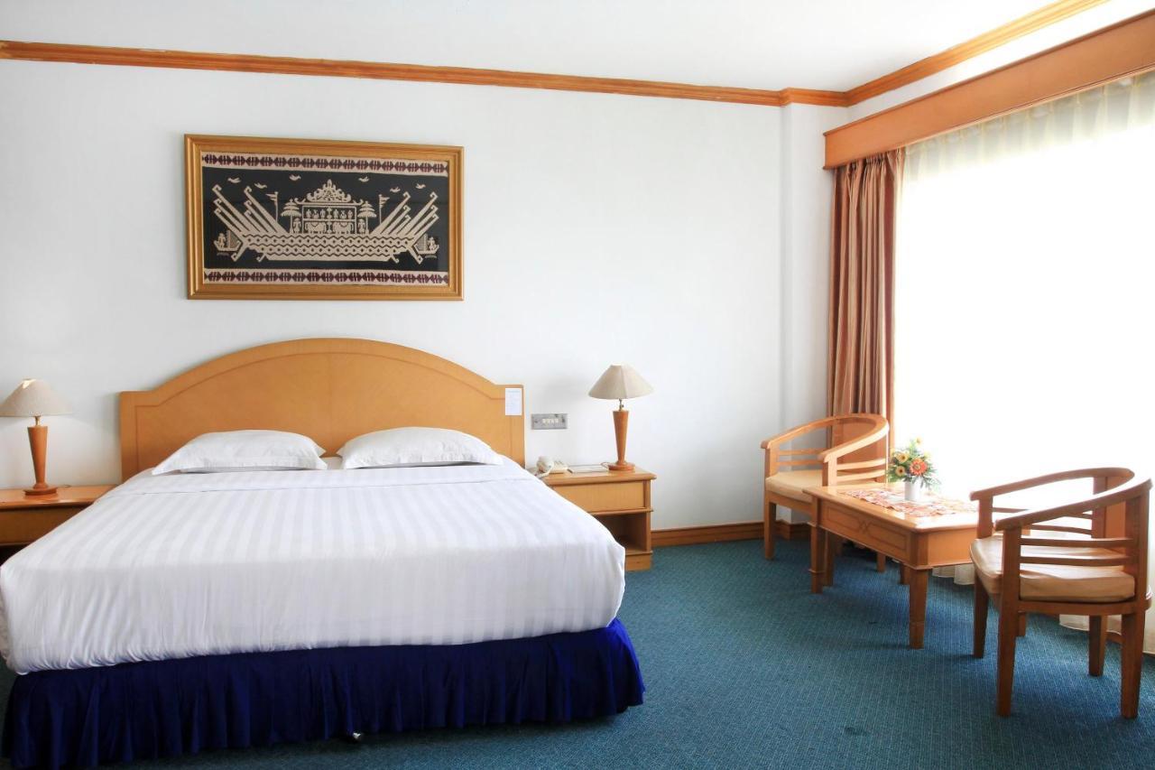Hotel Marcopolo Bandar Lampung Exteriör bild