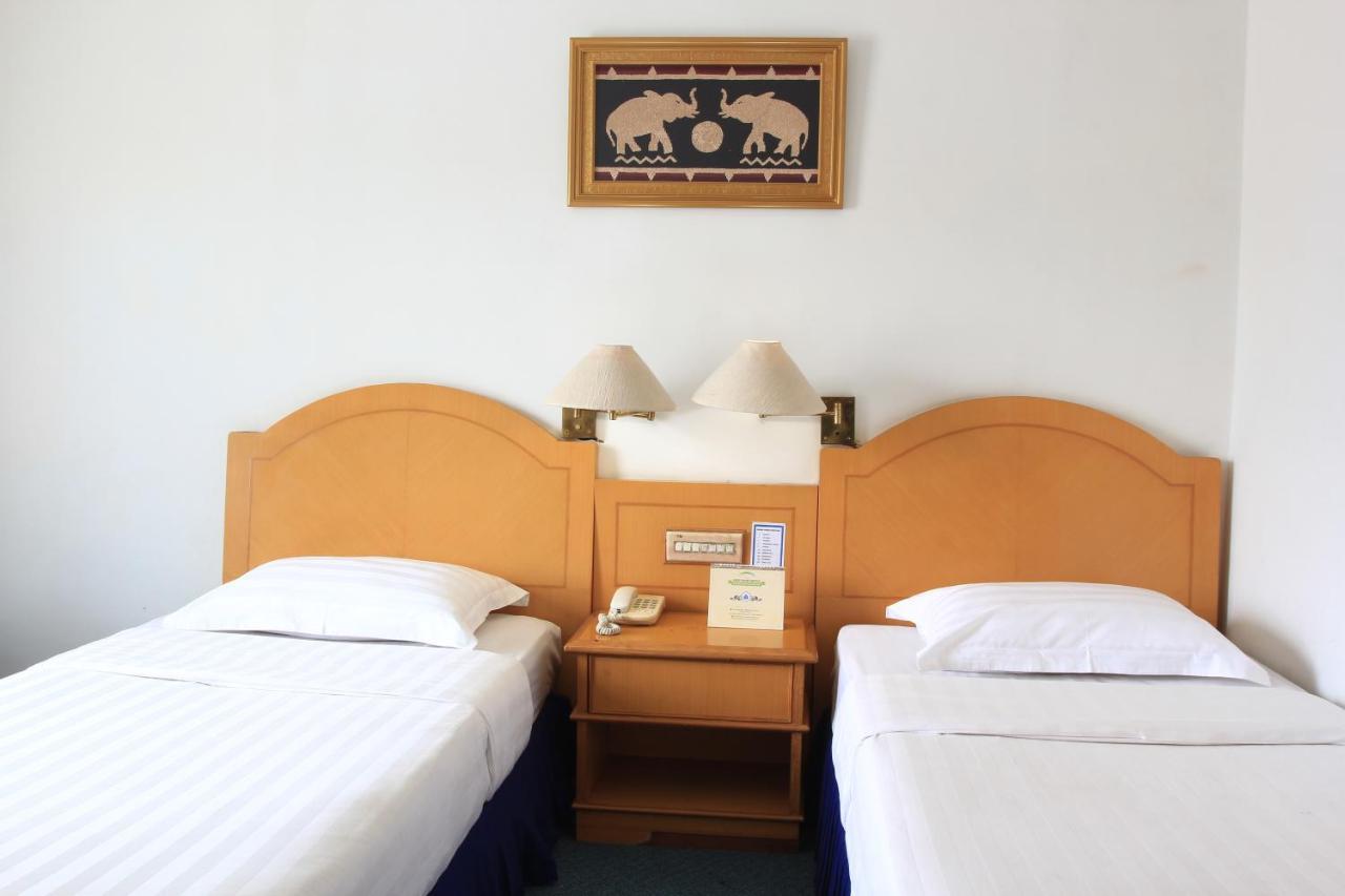 Hotel Marcopolo Bandar Lampung Exteriör bild